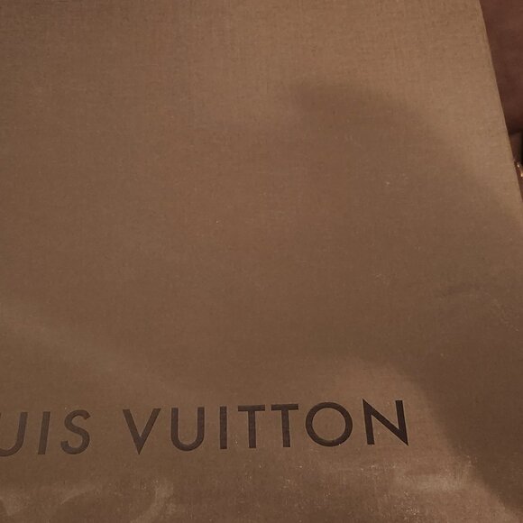 Louis Vuitton - Picture 6 of 6